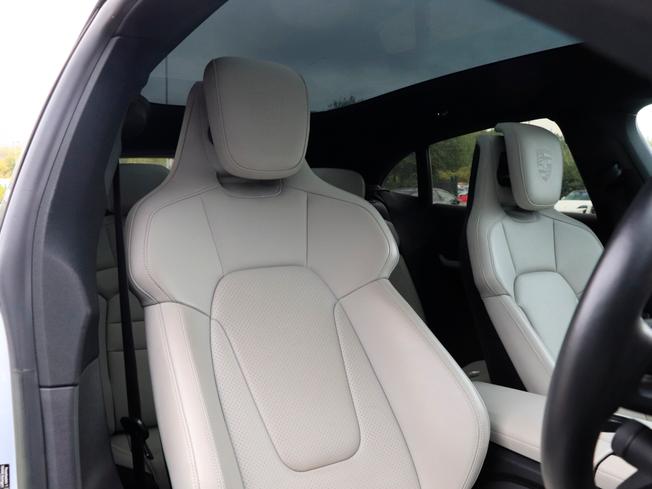 Porsche TAYCAN Photo 29