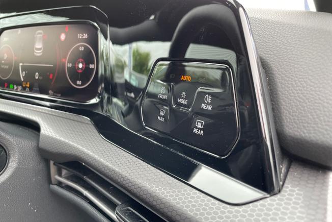 Volkswagen Golf Photo 27