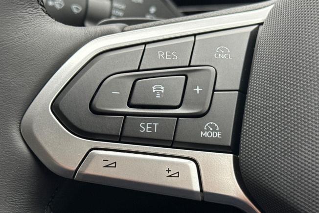 VOLKSWAGEN  Tiguan Photo 16