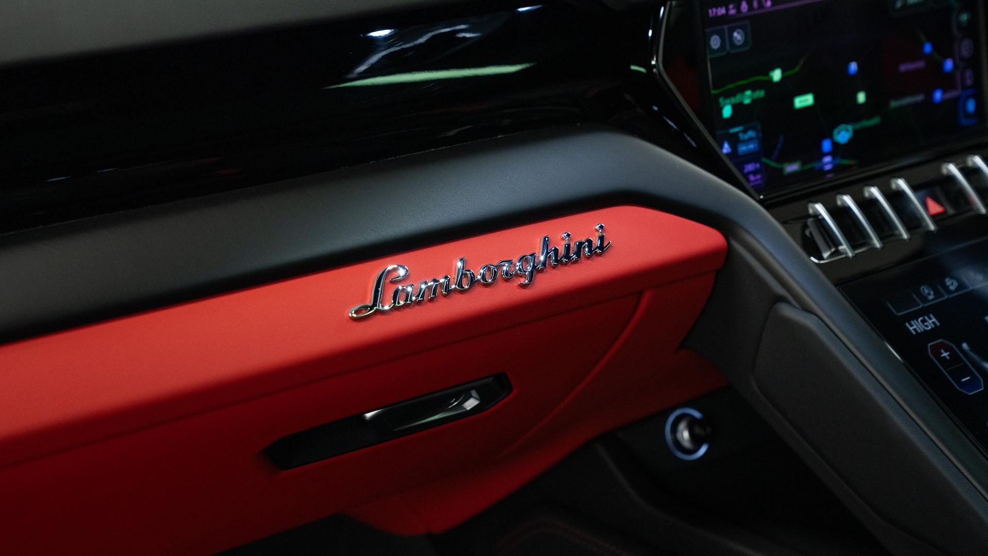 LAMBORGHINI Urus Photo 3e7a88ed-9279-4058-8d81-bf5c4ce0eaf1.jpg