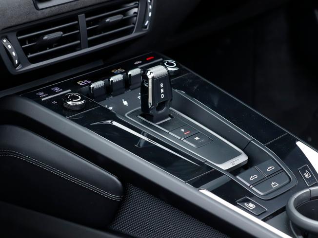 PORSCHE 911 Photo 21