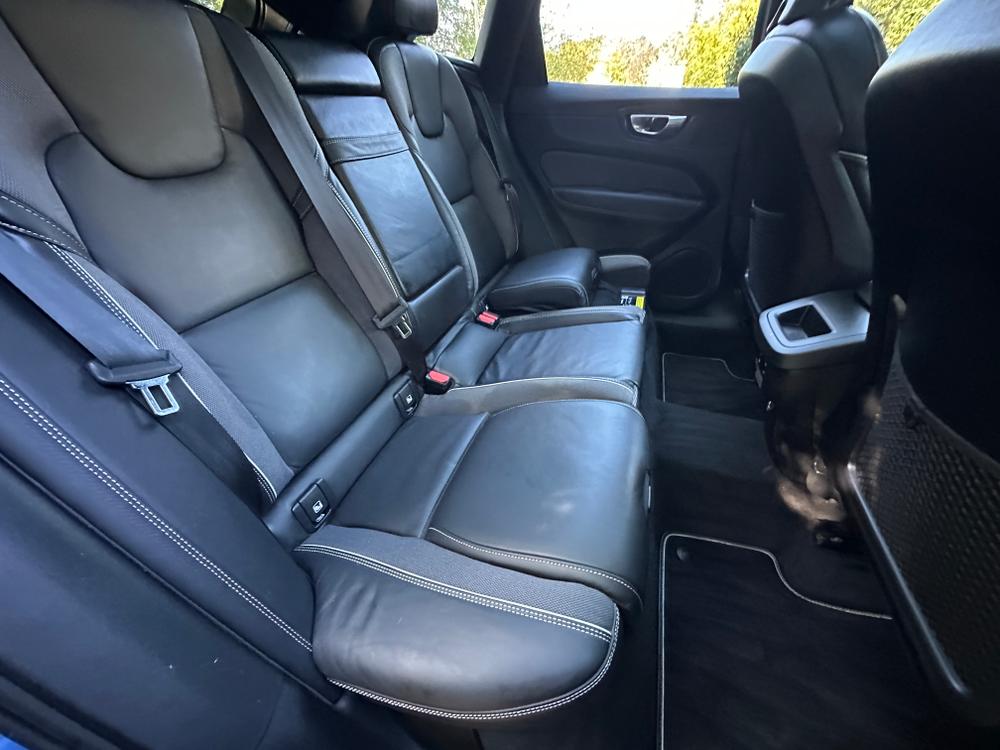 Used Volvo XC60 YN19JSO 25
