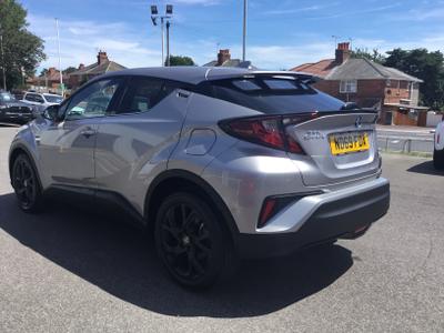 Toyota C-HR Photo 7