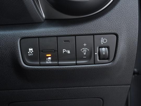 Hyundai KONA Photo 3ed8a6f0-65cc-42d3-a4cc-b98805b905b0.jpg