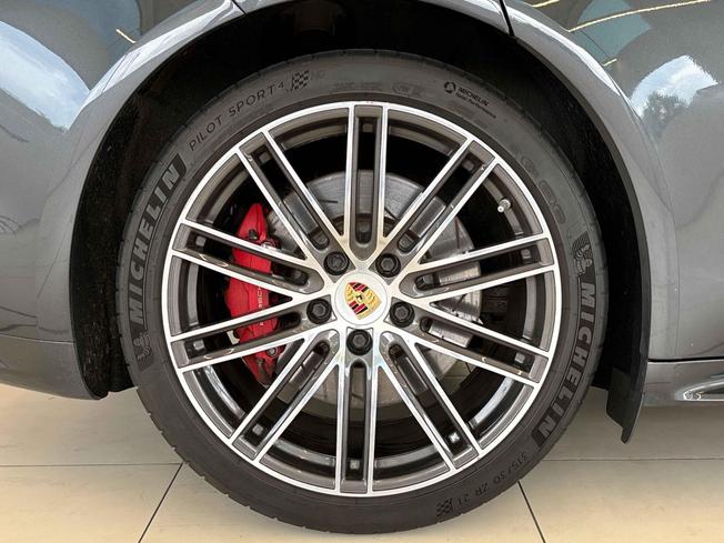 PORSCHE Panamera Photo 24