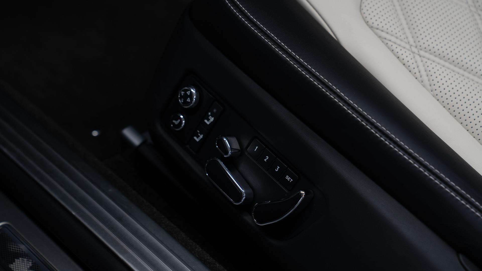 Bentley Continental GTC Photo 3f053ede-0f4e-4dd4-965c-b09a96839173.jpg