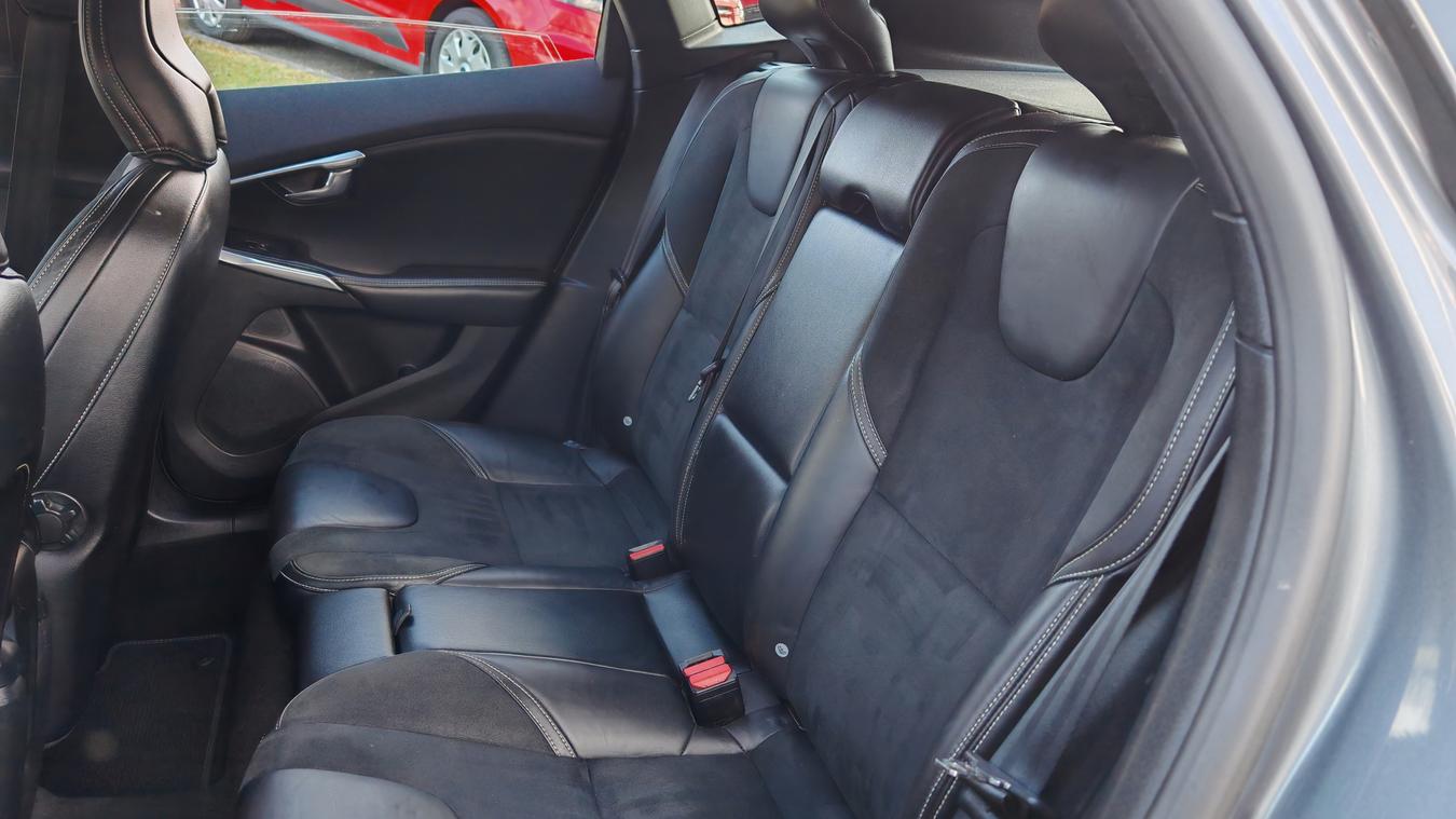 Used Volvo V40 EO66TKE 17