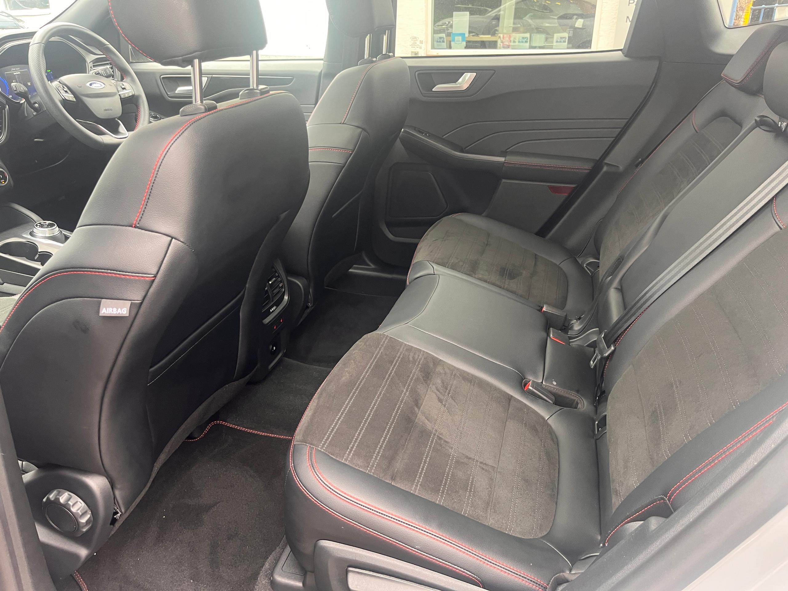 Used Ford Kuga AO73OJX 31
