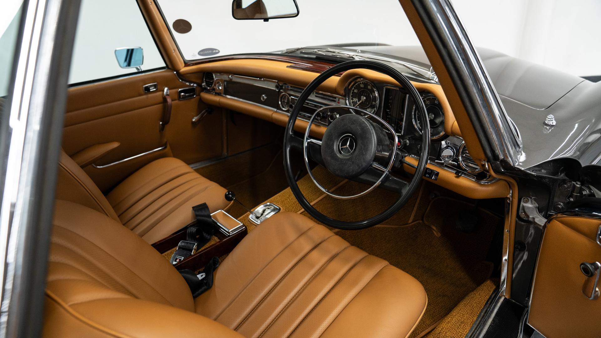 Mercedes-Benz 280 SL Photo 3f39daf9-80de-4a7e-8403-3fe16c459130.jpg