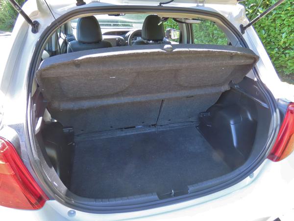 Used Toyota Yaris DF14XRT 12