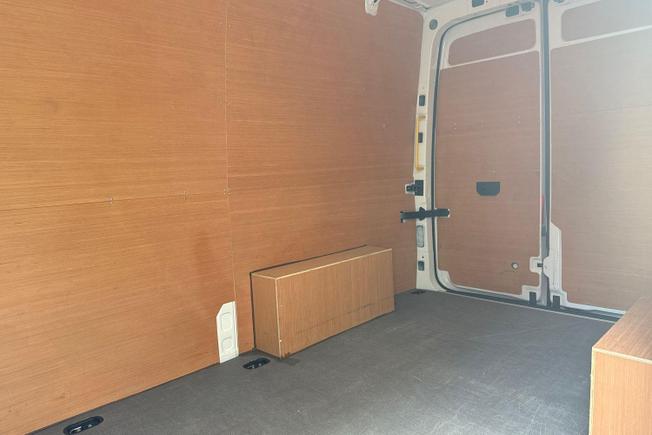 VOLKSWAGEN Crafter Photo 9