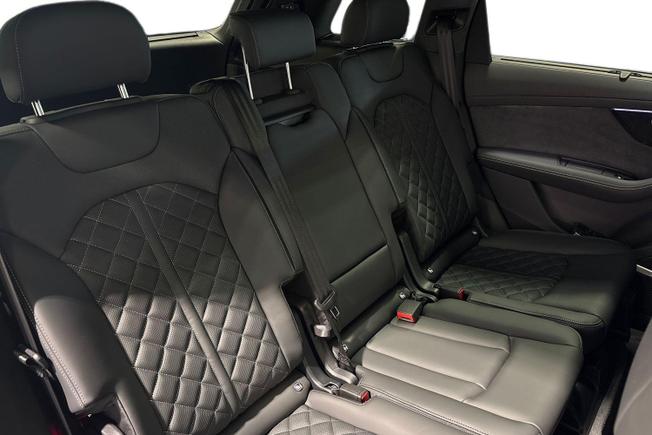 AUDI  Q7 Photo 9
