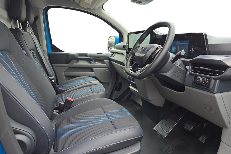 Ford E-TRANSIT CUSTOM Photo 3f9929e3-0865-4595-a2e8-afd396225f1b.jpg