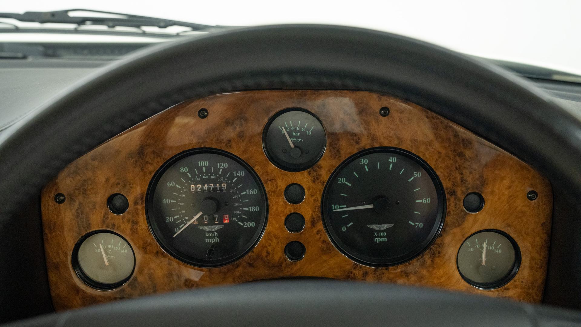Aston Martin V8 Photo 3f9e2d1a-5eb7-4f42-b8e4-92e1a63054a4.jpg