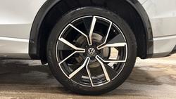 VOLKSWAGEN Tiguan Photo 5