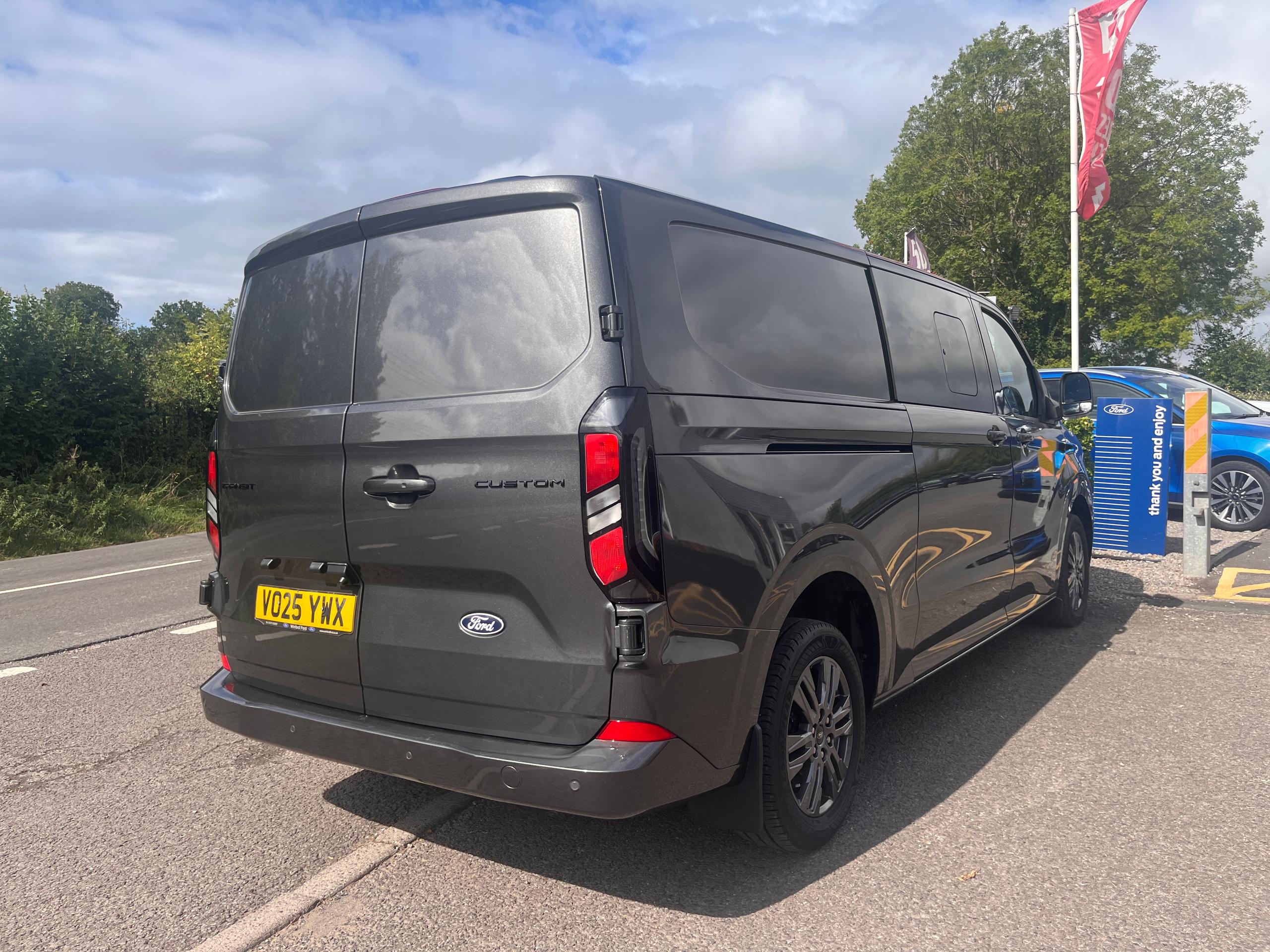 Used Ford TRANSIT CUSTOM VO25YWX 17