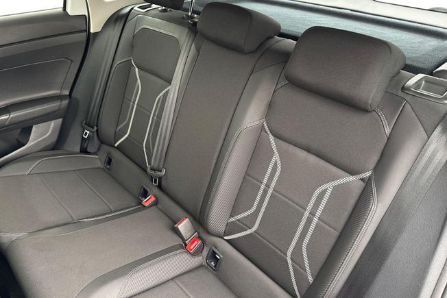 VOLKSWAGEN Taigo Photo 11