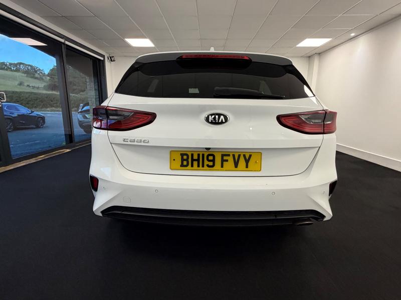 Kia Ceed Photo 3fe07df7-313f-49ef-b4ff-ebdcb1c7309e.jpg