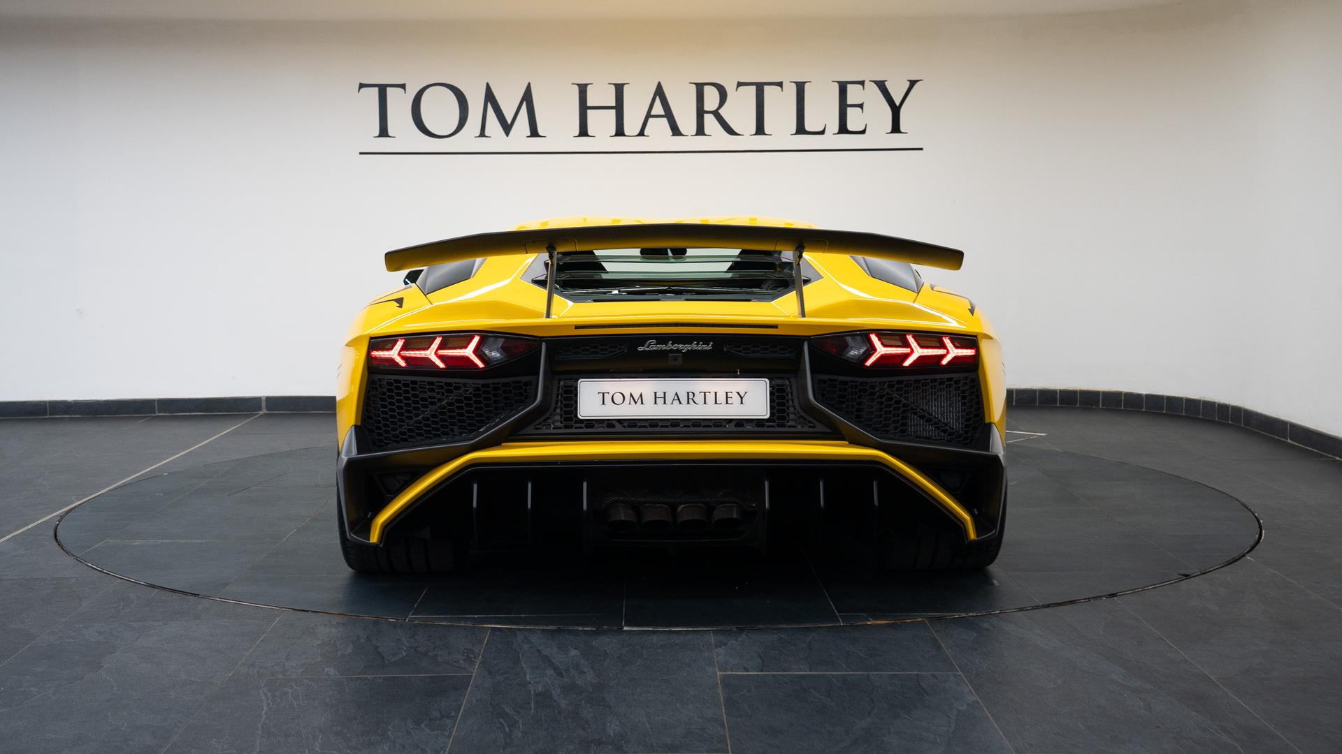 LAMBORGHINI Aventador Photo 40079308-6593-4b39-a2e9-2a91f47a9f4c.jpg
