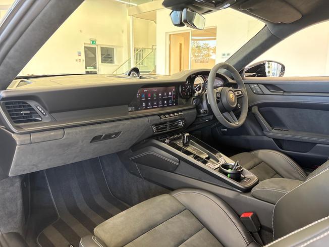 PORSCHE 911 Photo 13