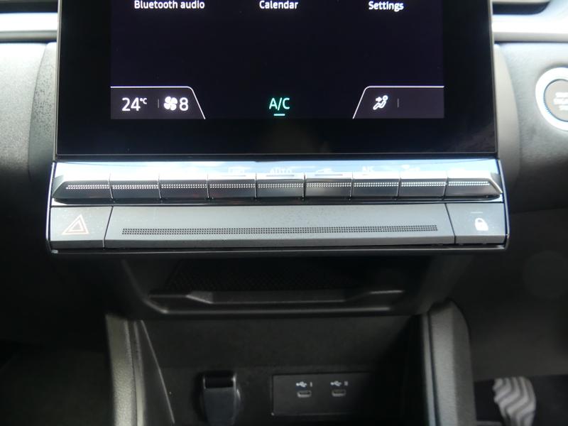 Renault Captur Photo 40196b41-4b30-45ac-8049-ba0c9a6bb847.jpg