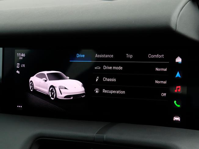PORSCHE Taycan Photo 21