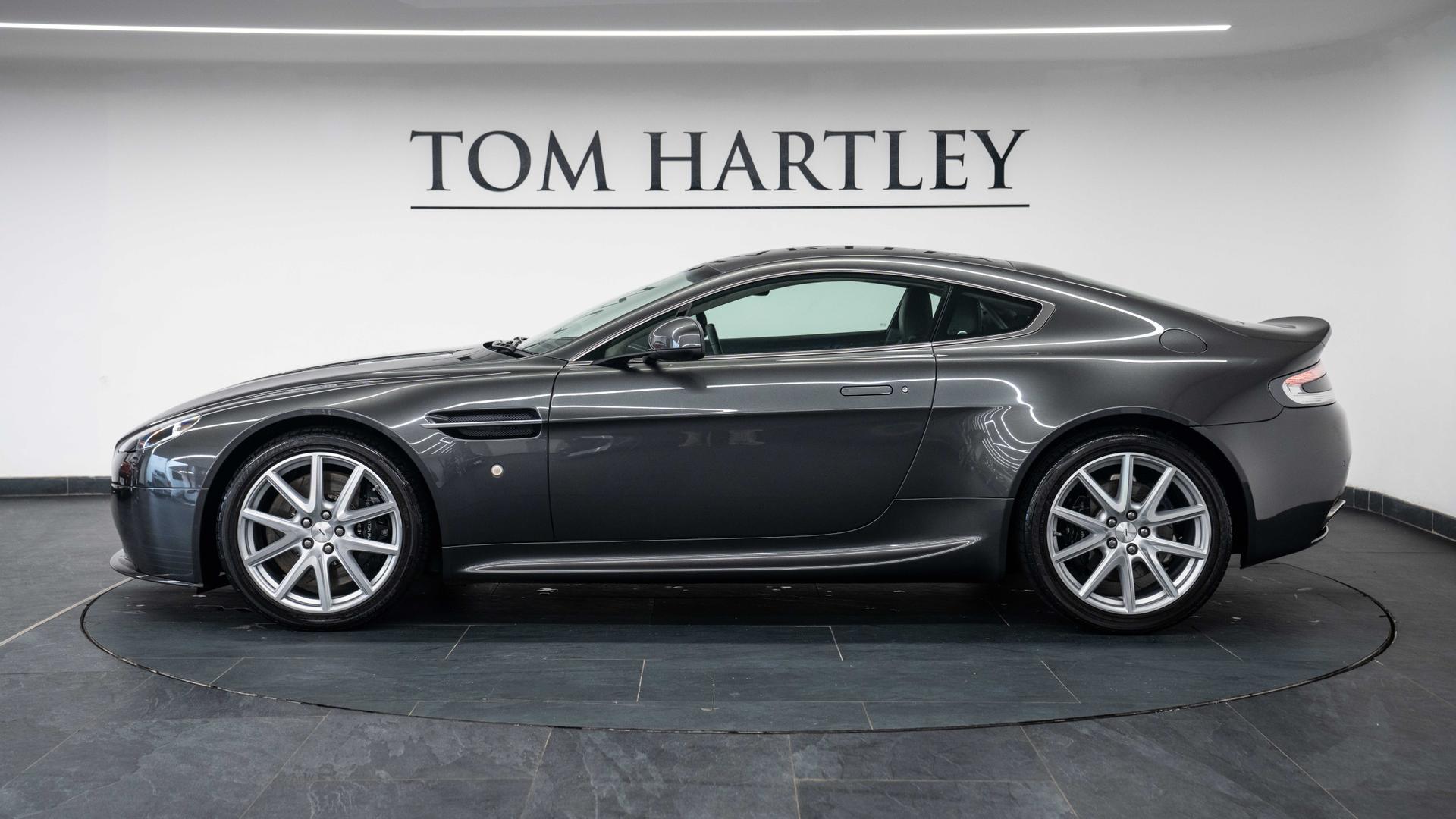 Aston Martin Vantage Photo 40389d37-0997-4782-8ede-78ac953c0dc1.jpg