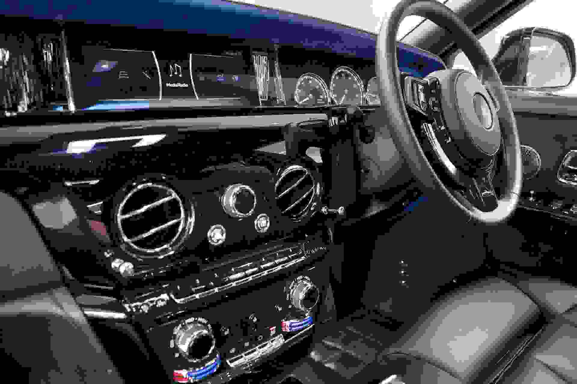 Rolls-Royce Phantom Photo 4054b2d0-c601-4546-b8b5-34a1e5f86ec4.jpg