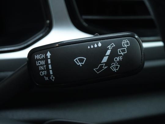 Volkswagen T-Roc Photo 40552a58-0dfd-40f7-b33b-67472b775433.jpg