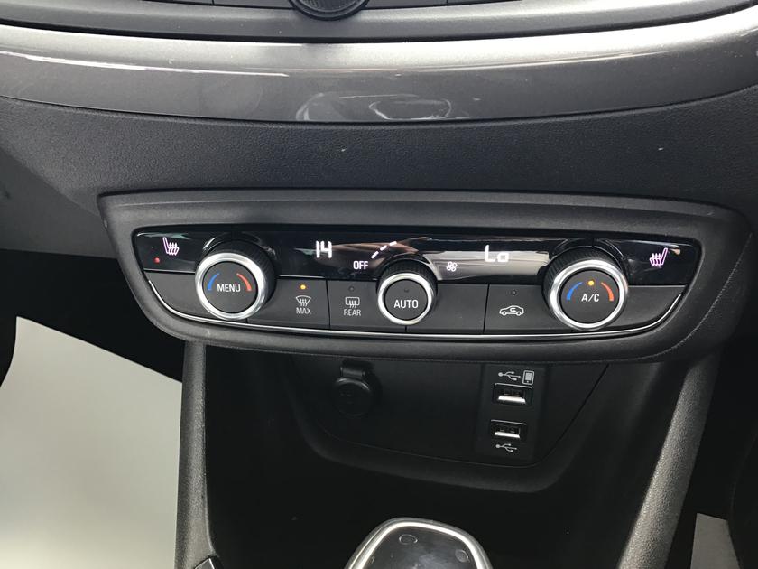 Vauxhall Crossland Photo 405b1968-b3bf-4bc8-804e-d807f0c3b888.jpg