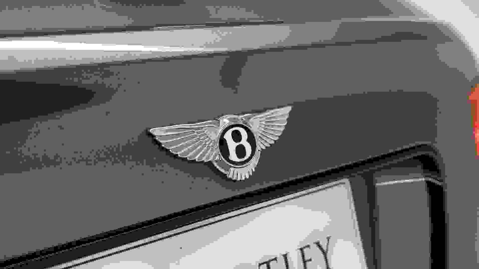 Bentley Bentayga V8 Photo 406dc14c-0422-45d3-bdd7-5250a5c8c1b9.jpg