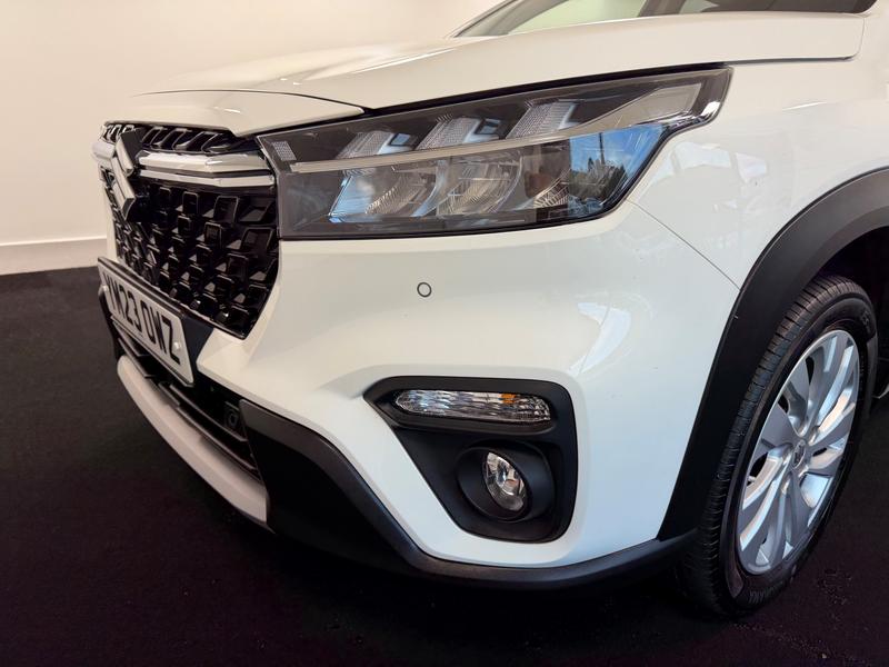 Suzuki S-Cross Photo 407444b0-64bb-486e-a88f-545a072c386f.jpg