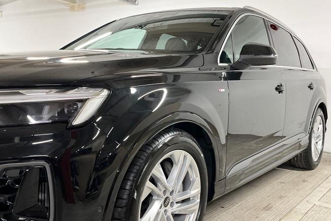 AUDI Q7 Photo 41