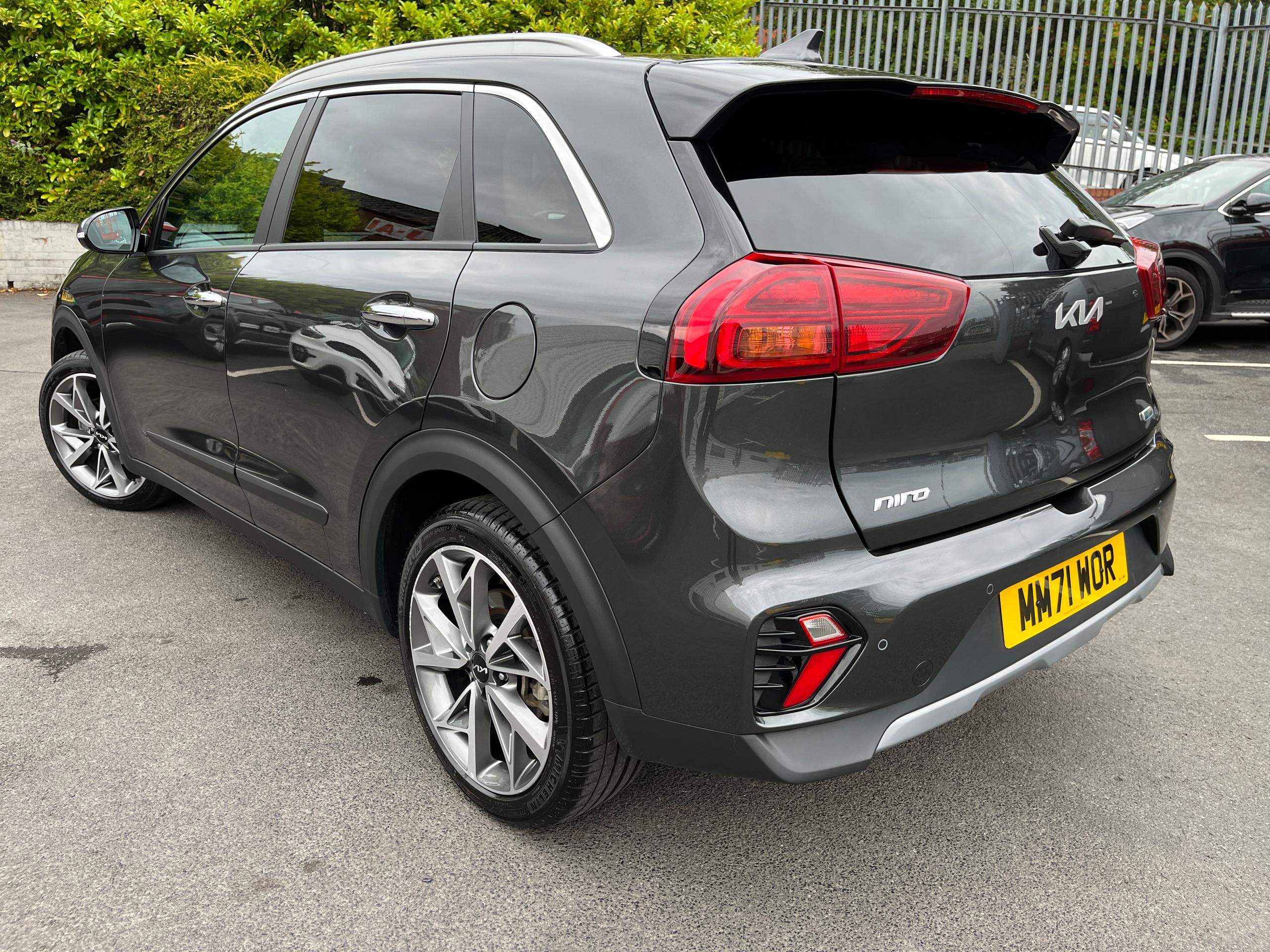 Kia Niro 1.6 GDi 3 in Interstellar Grey £25,594