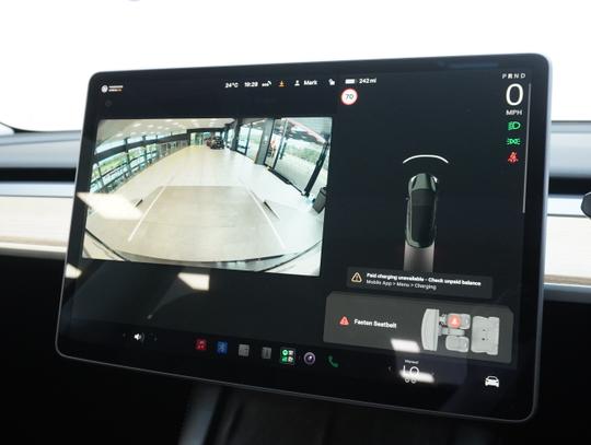 TESLA Model 3 Photo 40b345a9-d3c2-4ed8-bb79-962ba2536d47.jpg