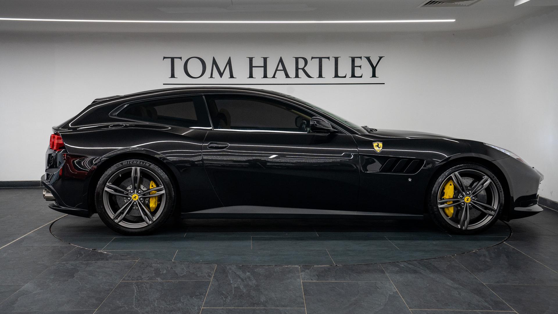 Ferrari GTC4 Lusso Photo 40b6b035-3598-415c-bc01-f5cbb63e48d4.jpg