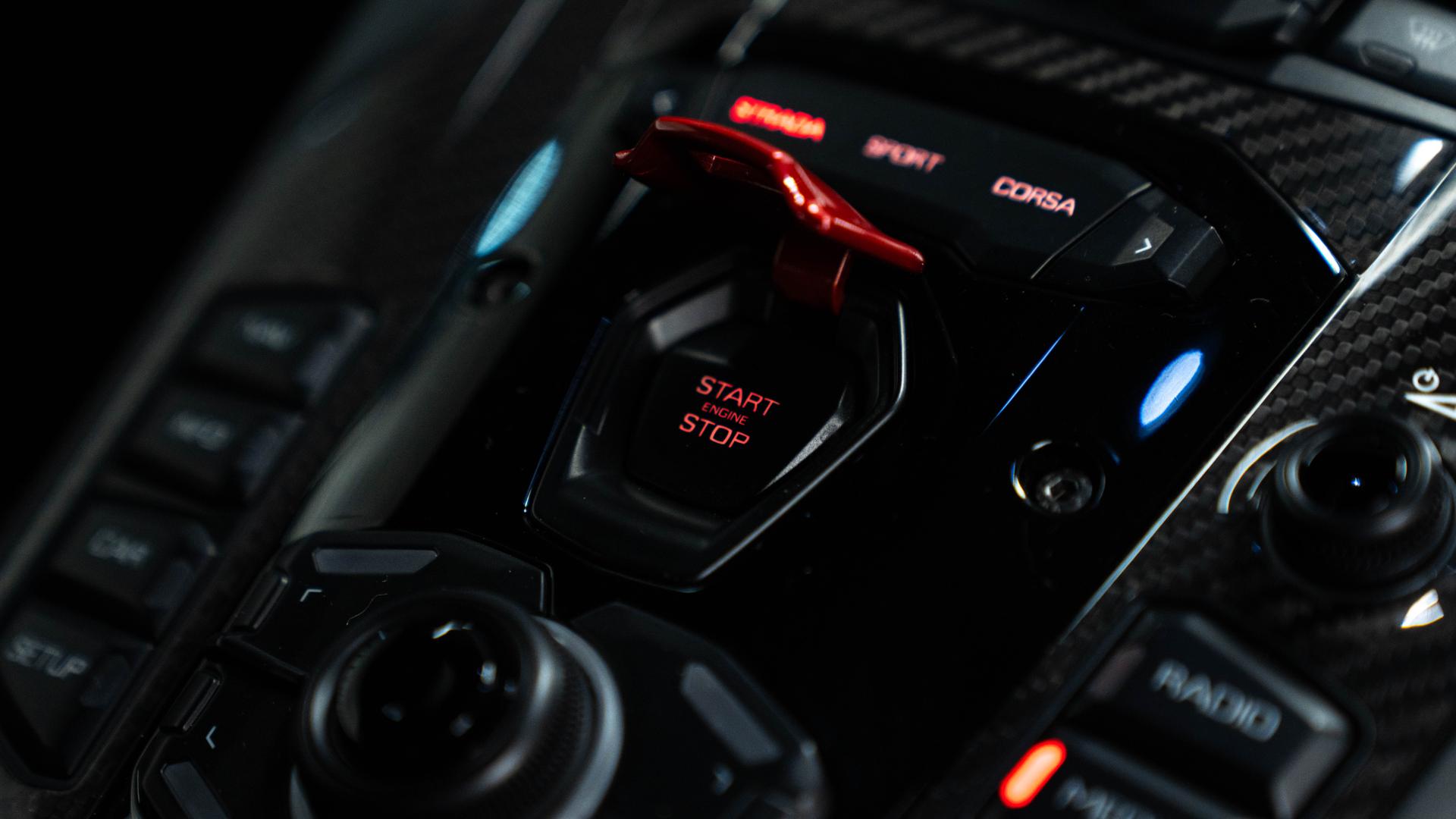 LAMBORGHINI Aventador Photo 40cd73c1-bc0e-4291-9012-27872c2416bb.jpg