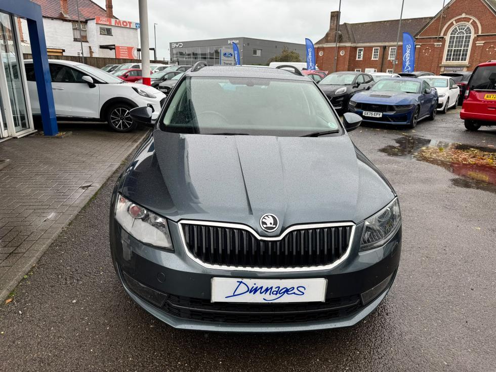 Skoda Octavia Photo 40d7f6d7-0d16-4ec9-b99c-aaa4544cacb6.jpeg