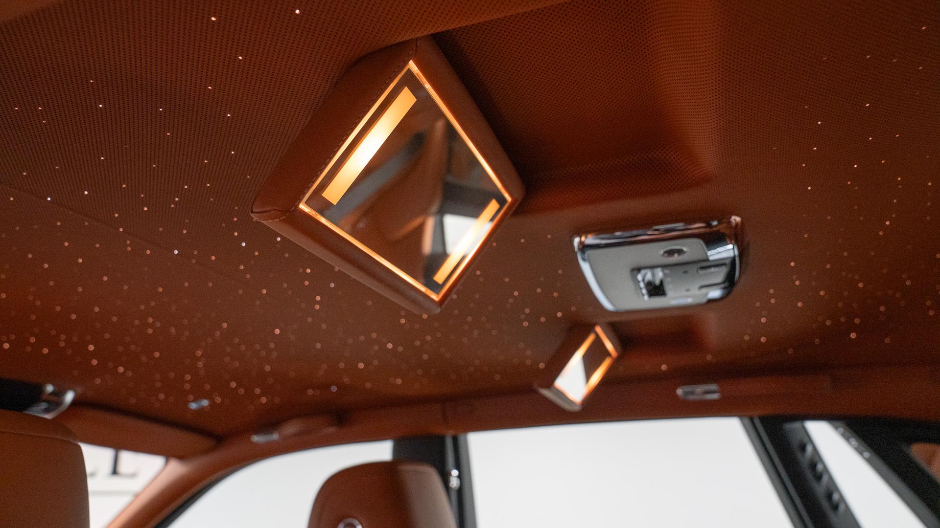Rolls-Royce Phantom Photo 40e1c3fc-cf46-490b-9849-f641cfef9051.jpg