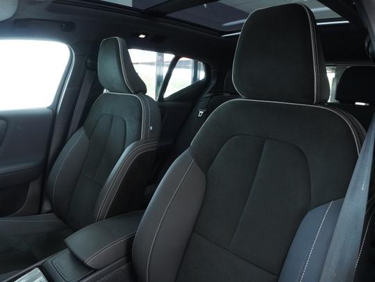 Volvo XC40 Photo 410897ac-e3d6-41dd-b2ad-e7906887fd0e.jpg