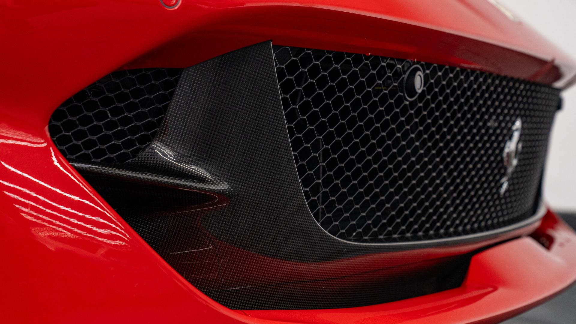 Ferrari 812 Superfast Photo 410e583c-4b93-4fcf-ae72-723351991227.jpg