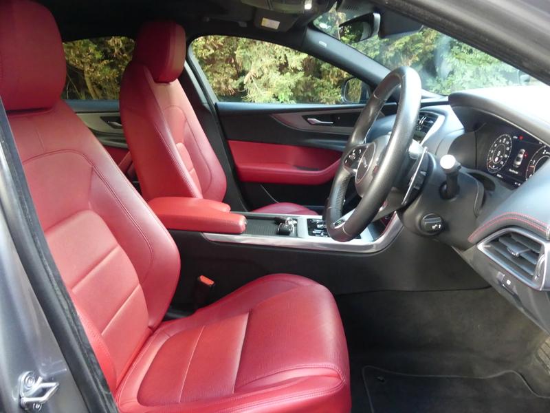 Jaguar XE Photo 41173f58-6fb3-48c3-adbf-222175726ffb.jpg