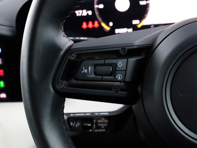 Porsche TAYCAN Photo 16