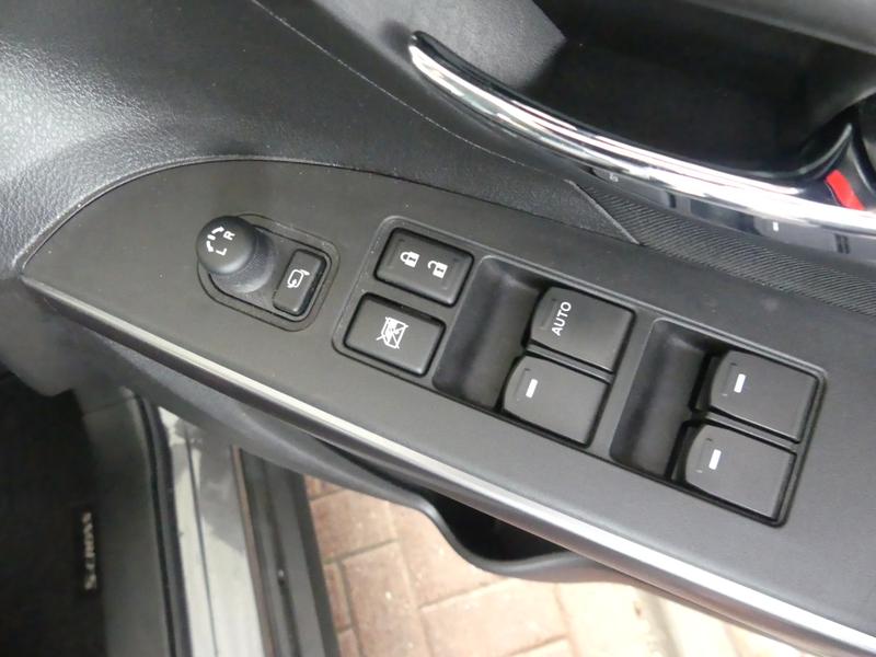 Suzuki S-Cross Photo 411e7f23-c0c6-4706-a409-4b65863e5b8a.jpg