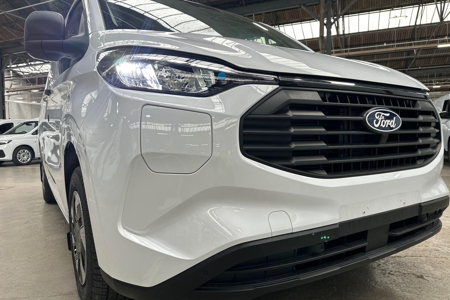 Ford TRANSIT CUSTOM Photo 26