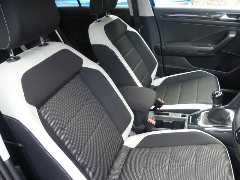 Volkswagen T-Roc Photo 413086e2-6341-486f-833a-de47d3f0d52d.jpg