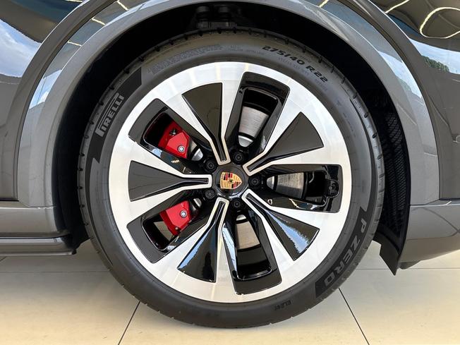 Porsche Cayenne Electric Photo 18