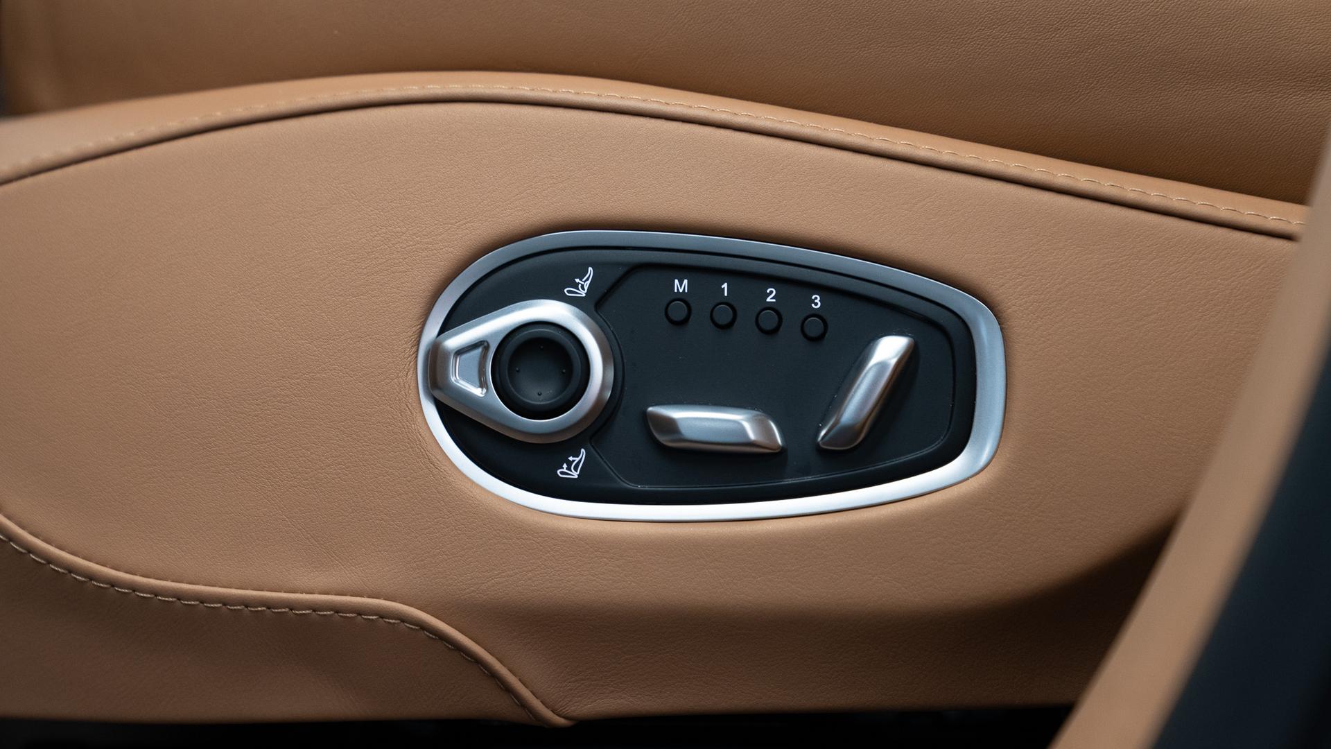 Aston Martin DBX Photo 414dc3b0-22ea-412c-8009-a644b6760889.jpg