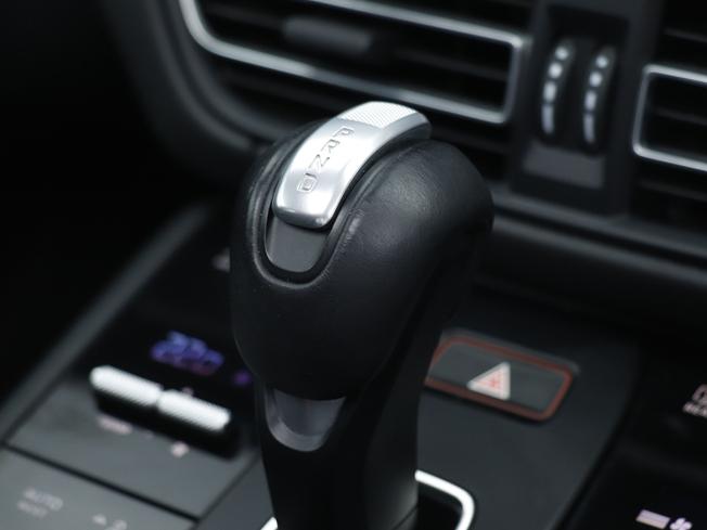 PORSCHE Macan Photo 38
