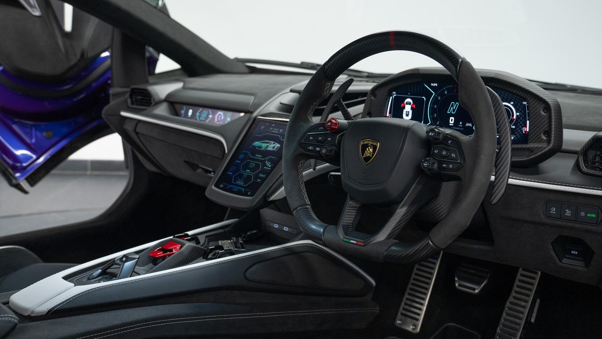 LAMBORGHINI Revuelto Photo 4165abd8-c573-45ed-bc3c-7e1954606301.jpg